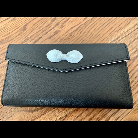 *SOLD * Button Organizer Wallet - Picture 5 of 9